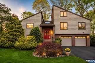 4 Lesa Lane, Hillsdale, NJ 07642