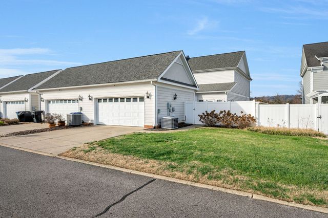 626 Springlake Dr, Franklin, TN 37064