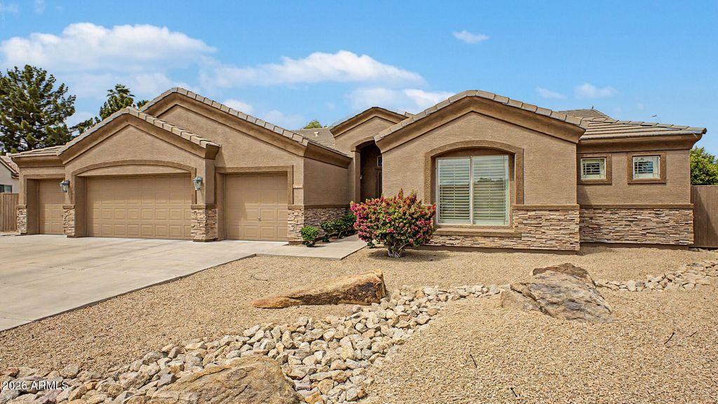 4644 W VILLA LINDA Drive, Glendale, AZ 85310 — photo 2