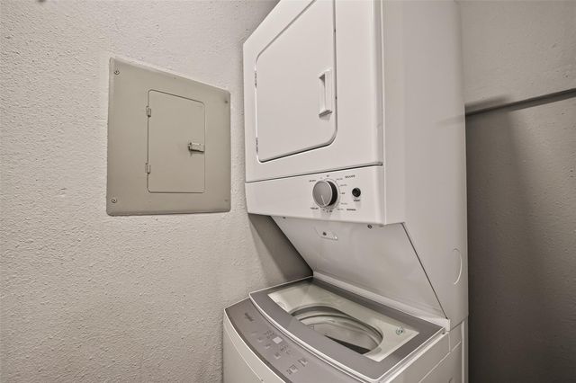 7600 Emmett F Lowry Expressway 313, Texas City, TX 77591