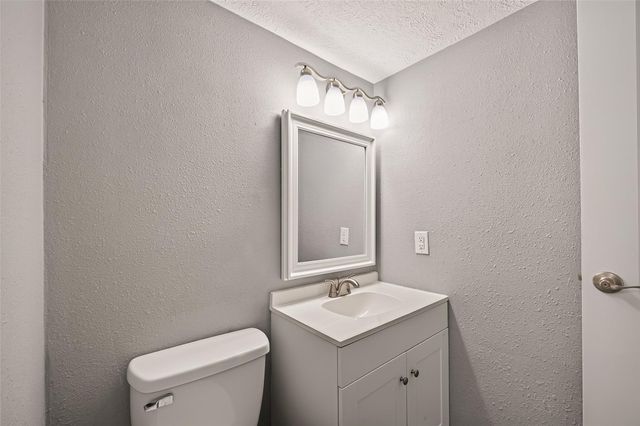7600 Emmett F Lowry Expressway 313, Texas City, TX 77591
