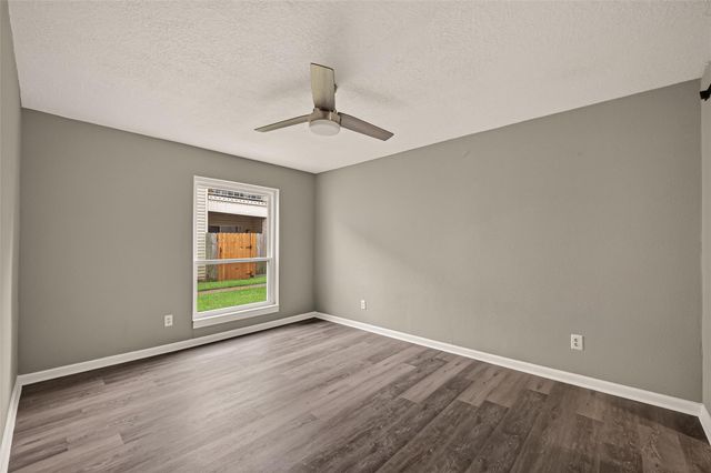 7600 Emmett F Lowry Expressway 313, Texas City, TX 77591