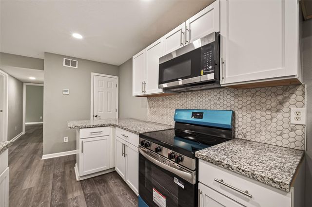 7600 Emmett F Lowry Expressway 313, Texas City, TX 77591