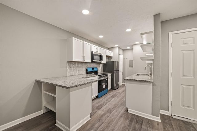 7600 Emmett F Lowry Expressway 313, Texas City, TX 77591