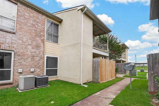 7600 Emmett F Lowry Expressway 313, Texas City, TX 77591