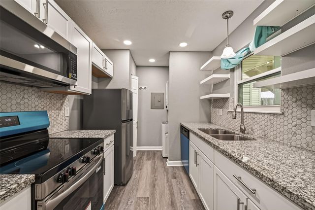 7600 Emmett F Lowry Expressway 313, Texas City, TX 77591