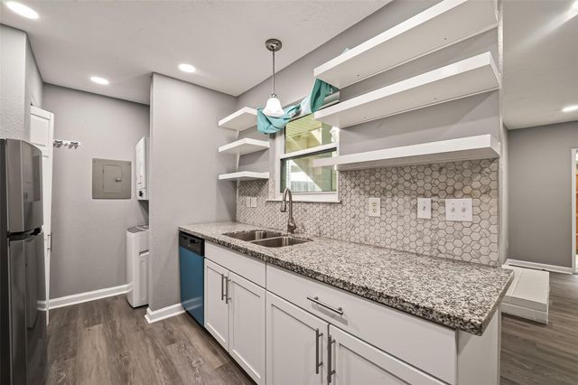 7600 Emmett F Lowry Expressway 313, Texas City, TX 77591