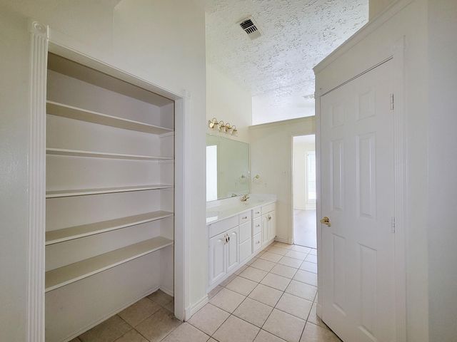 2118 Creekshire Drive, Sugar Land, TX 77478