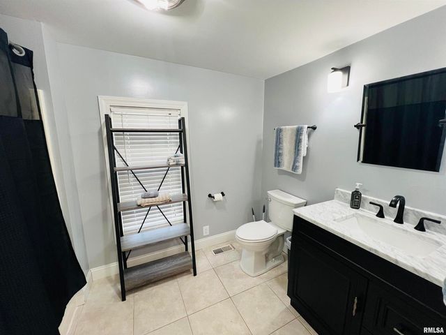 1300 LINCOLN Street, Eldorado, IL 62930