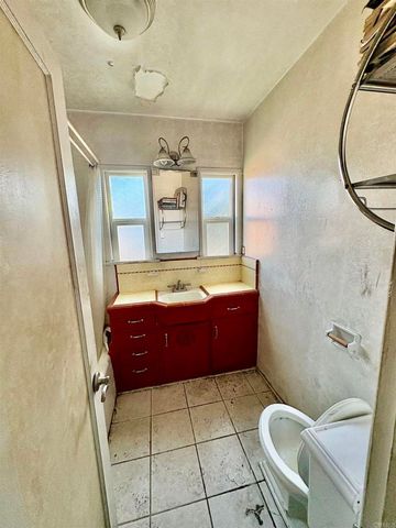 5202 Gifford Avenue, Maywood, CA 90270