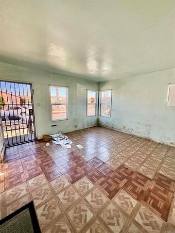 5202 Gifford Avenue, Maywood, CA 90270