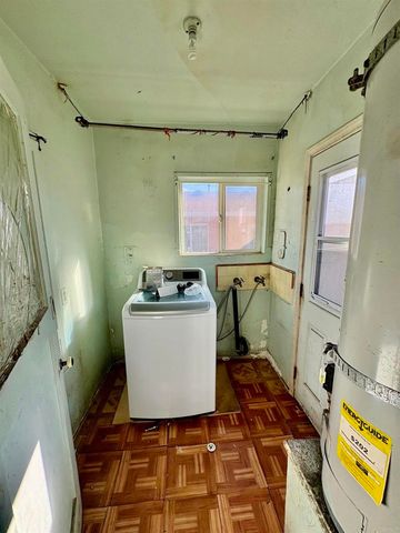 5202 Gifford Avenue, Maywood, CA 90270