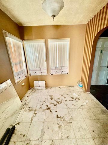 5202 Gifford Avenue, Maywood, CA 90270