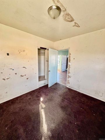 5202 Gifford Avenue, Maywood, CA 90270