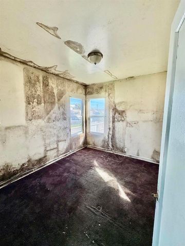 5202 Gifford Avenue, Maywood, CA 90270