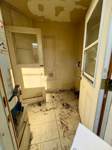 5202 Gifford Avenue, Maywood, CA 90270