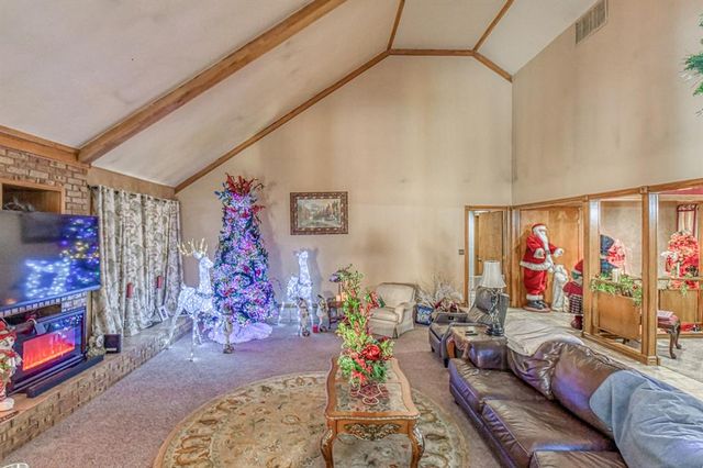 2819 Country Club Drive, Chickasha, OK 73018