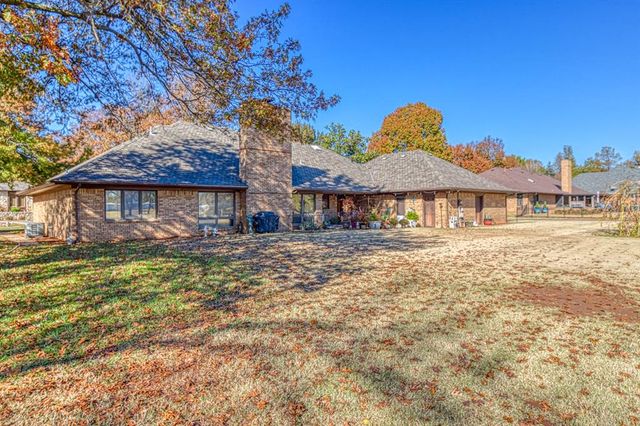 2819 Country Club Drive, Chickasha, OK 73018