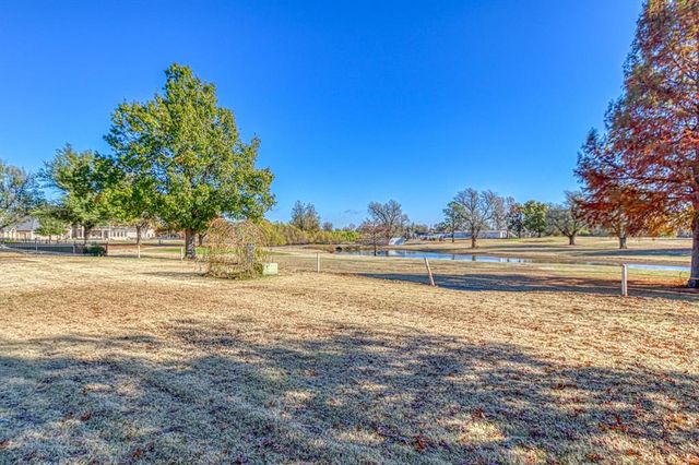 2819 Country Club Drive, Chickasha, OK 73018