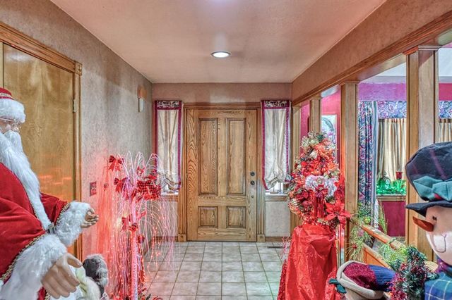 2819 Country Club Drive, Chickasha, OK 73018