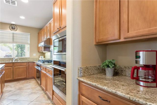 42550 Port Lane, Murrieta, CA 92562