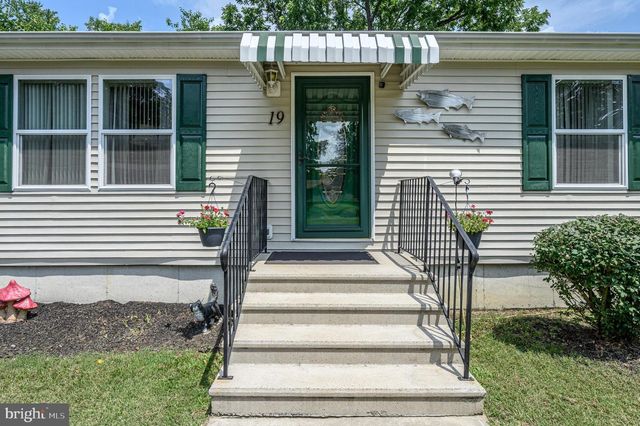 19 INDIAN TRL, Southampton, NJ 08088