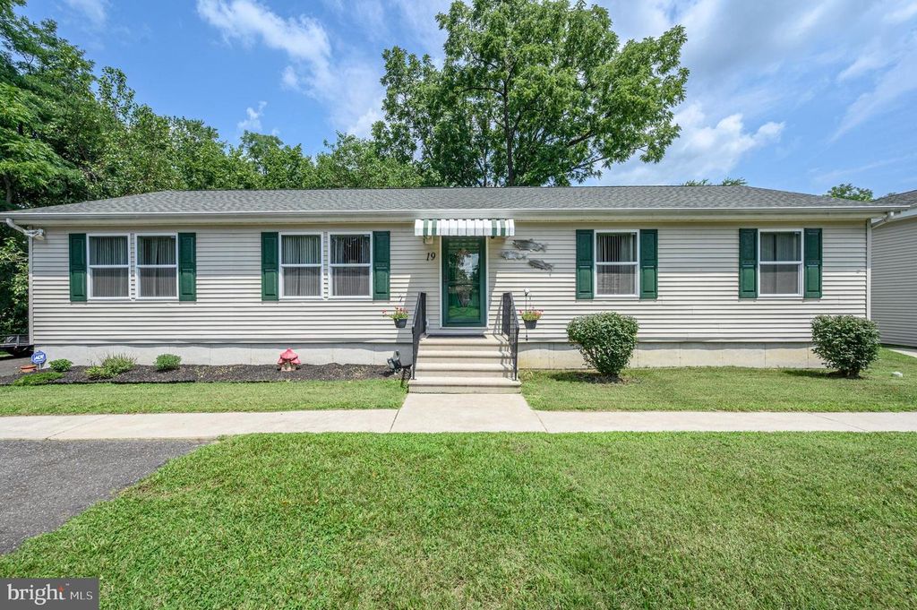 19 INDIAN TRL, Southampton, NJ 08088