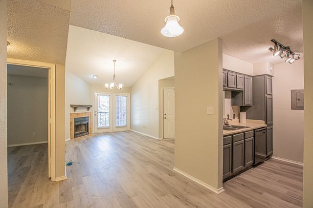 3209 Donnelly Circle 104, Fort Worth, TX 76107