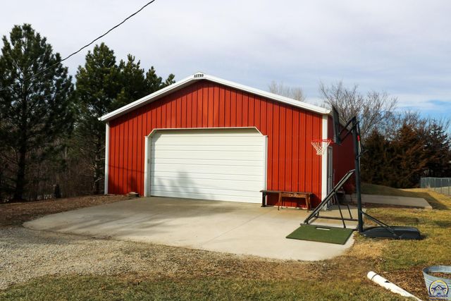 2334 Road P, Emporia, KS 66801