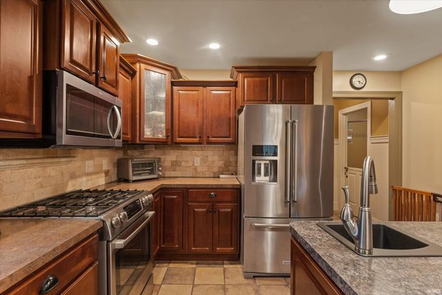21816 Locust Bend Court, South Bend, IN 46628