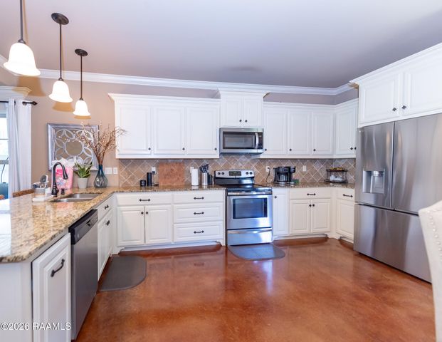 475 Broussard Street, Breaux Bridge, LA 70517