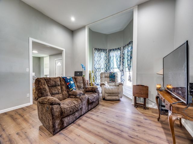 900 W Owings Street, Denison, TX 75020