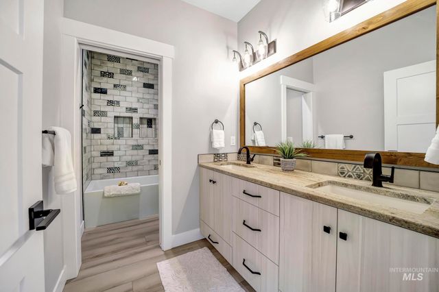 1580 Clear Creek Loop, Twin Falls, ID 83301