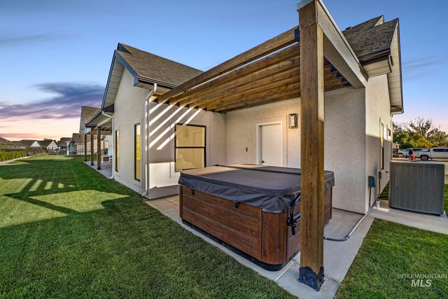 1580 Clear Creek Loop, Twin Falls, ID 83301