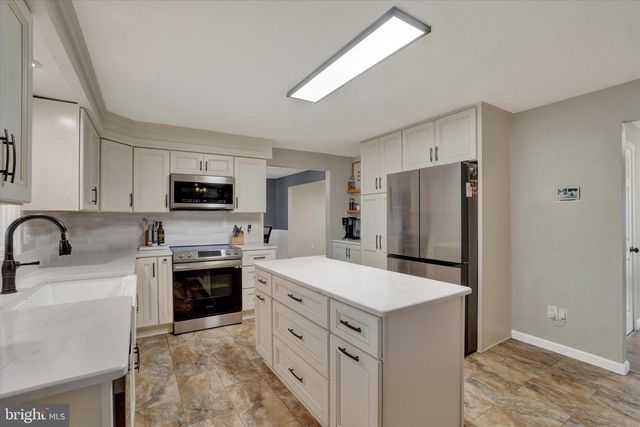2252 CHESTNUT RD, York, PA 17408