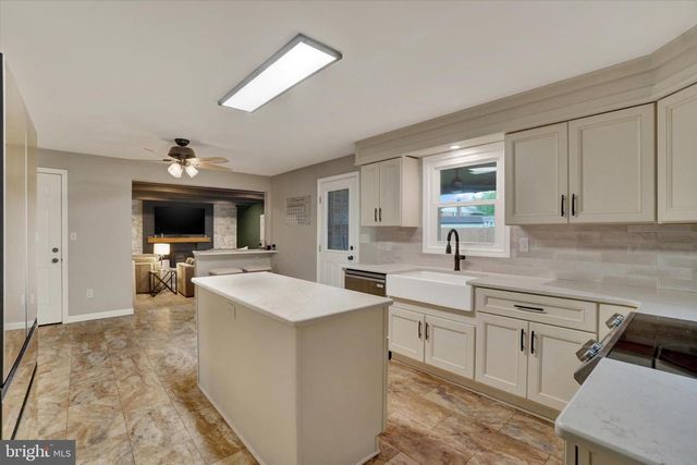 2252 CHESTNUT RD, York, PA 17408