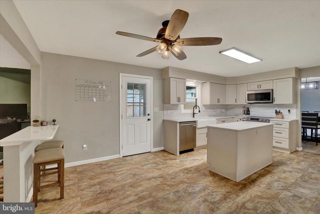 2252 CHESTNUT RD, York, PA 17408