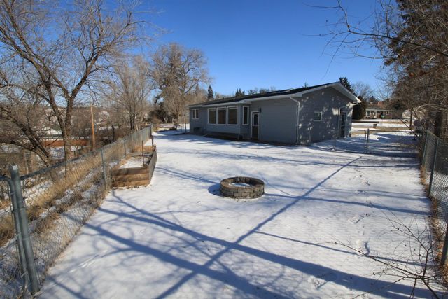 1114 4th St NE, Minot, ND 58703