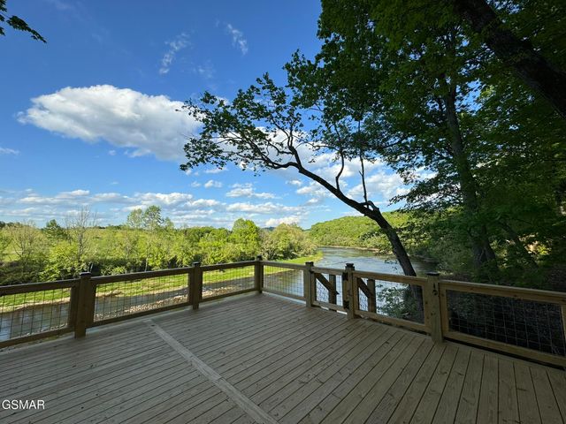 2005 River Mist Circle, New Market, TN 37820