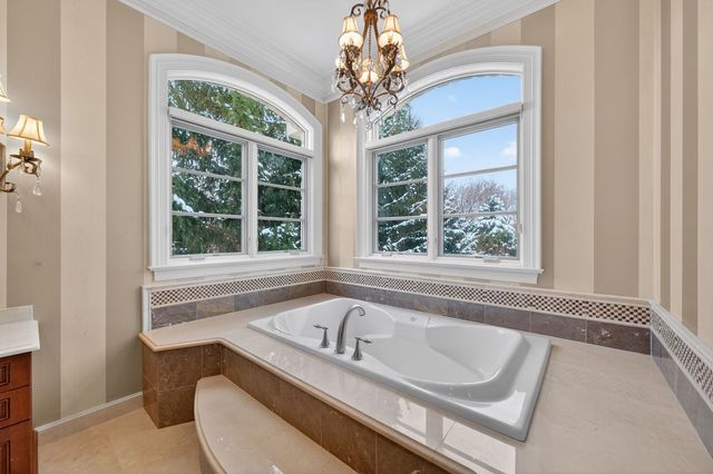 107 Carmela Court, Bloomingdale, IL 60108