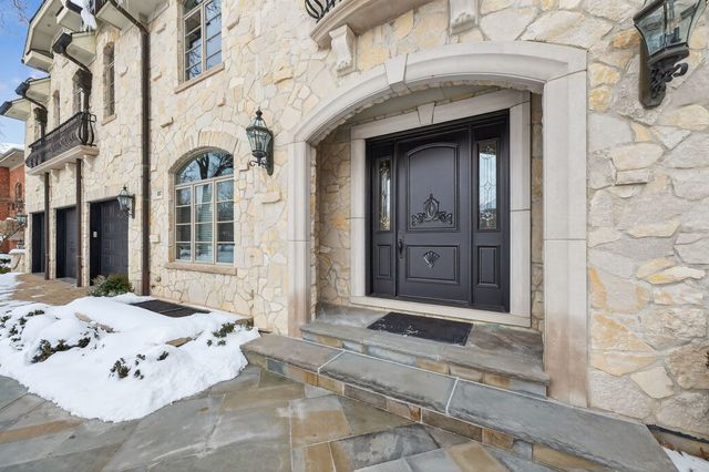 107 Carmela Court, Bloomingdale, IL 60108