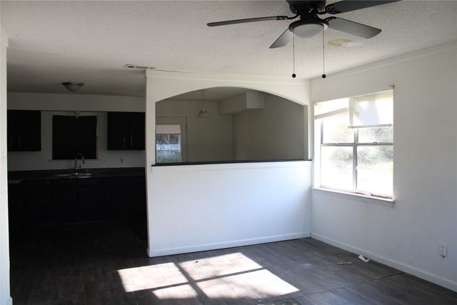 525 W Hickory Street, Kaufman, TX 75142