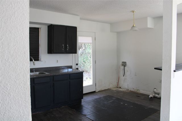 525 W Hickory Street, Kaufman, TX 75142