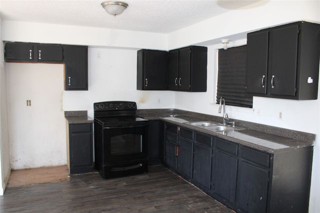 525 W Hickory Street, Kaufman, TX 75142