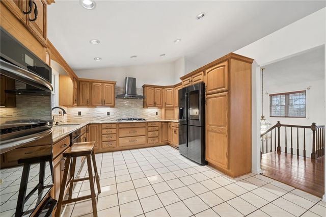 4948 Simmons Cir, Export, PA 15632