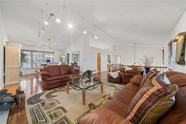 4948 Simmons Cir, Export, PA 15632