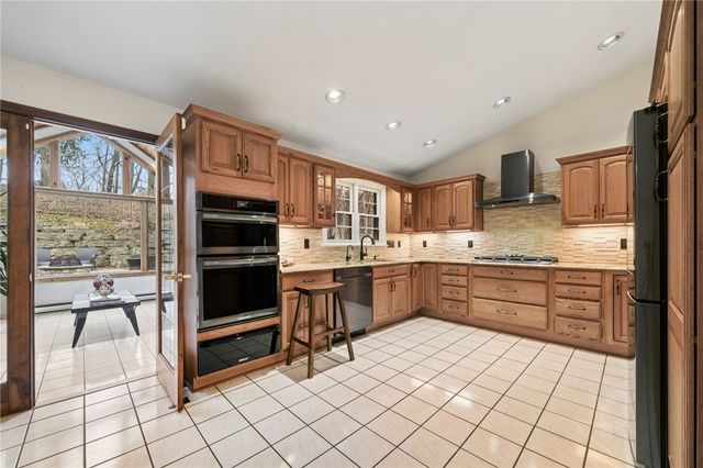 4948 Simmons Cir, Export, PA 15632