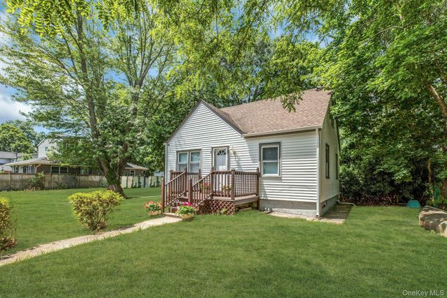 96 Washington Drive, Mastic Beach, NY 11951