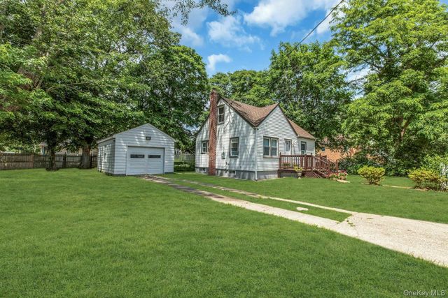 96 Washington Drive, Mastic Beach, NY 11951
