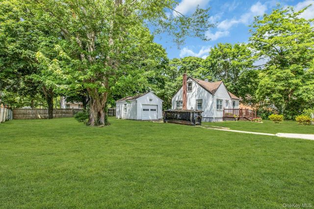 96 Washington Drive, Mastic Beach, NY 11951